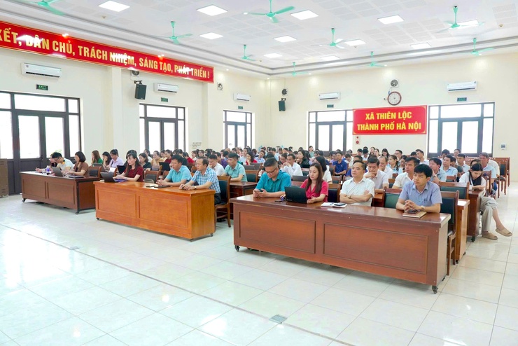 Hội nghị tập huấn nâng cao kỹ năng số và ứng dụng trí tuệ nhân tạo AI trong hoạt động công vụ phục vụ chuyển đổi số và cải cách hành chính xã Thiên Lộc năm 2026- Ảnh 9.