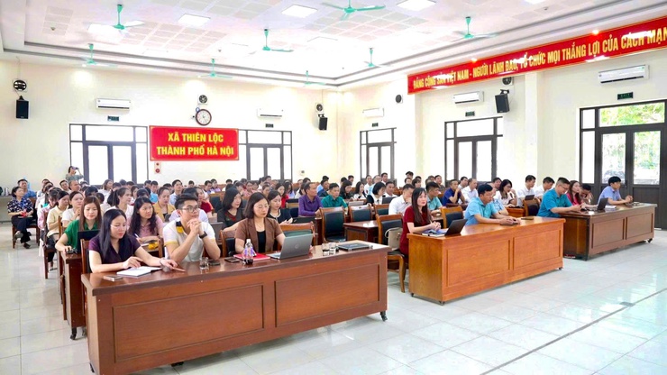 Hội nghị tập huấn nâng cao kỹ năng số và ứng dụng trí tuệ nhân tạo AI trong hoạt động công vụ phục vụ chuyển đổi số và cải cách hành chính xã Thiên Lộc năm 2026- Ảnh 2.