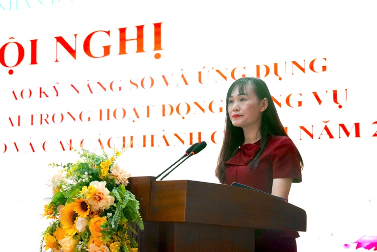 Hội nghị tập huấn nâng cao kỹ năng số và ứng dụng trí tuệ nhân tạo AI trong hoạt động công vụ phục vụ chuyển đổi số và cải cách hành chính xã Thiên Lộc năm 2026- Ảnh 3.