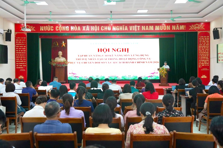 Hội nghị tập huấn nâng cao kỹ năng số và ứng dụng trí tuệ nhân tạo AI trong hoạt động công vụ phục vụ chuyển đổi số và cải cách hành chính xã Thiên Lộc năm 2026- Ảnh 1.