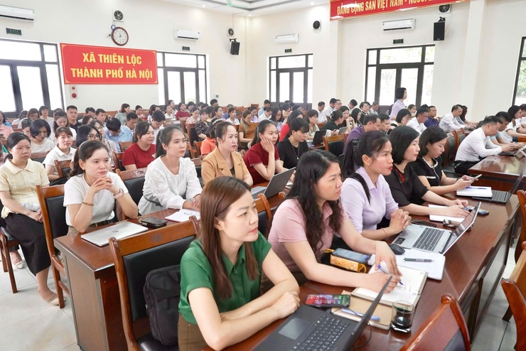 Hội nghị tập huấn nâng cao kỹ năng số và ứng dụng trí tuệ nhân tạo AI trong hoạt động công vụ phục vụ chuyển đổi số và cải cách hành chính xã Thiên Lộc năm 2026- Ảnh 5.