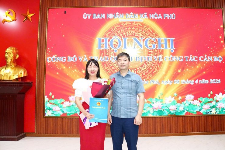 Xã Hoà Phú: Hội nghị công bố và trao Quyết định công tác cán bộ - Ảnh 2.