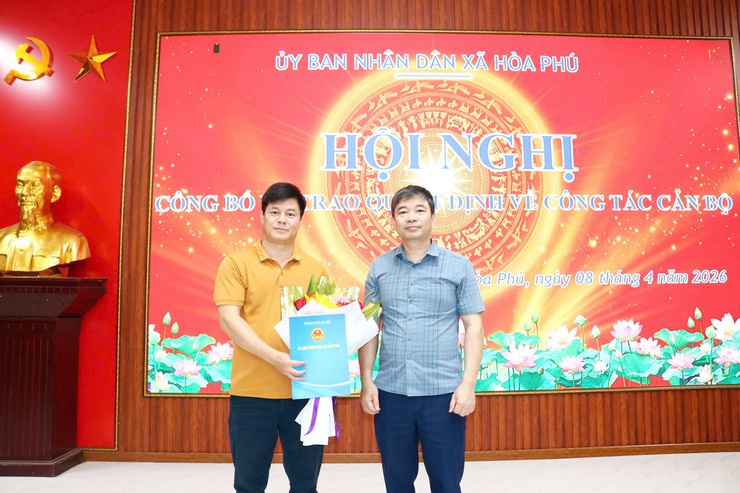 Xã Hoà Phú: Hội nghị công bố và trao Quyết định công tác cán bộ - Ảnh 3.