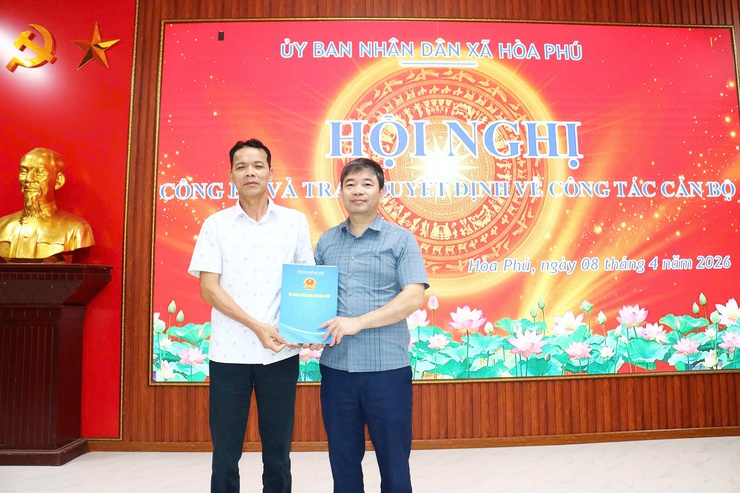 Xã Hoà Phú: Hội nghị công bố và trao Quyết định công tác cán bộ - Ảnh 5.
