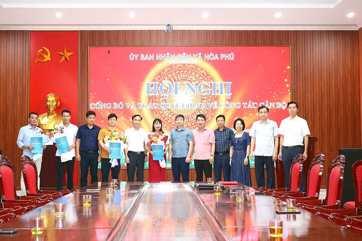 Xã Hoà Phú: Hội nghị công bố và trao Quyết định công tác cán bộ - Ảnh 6.
