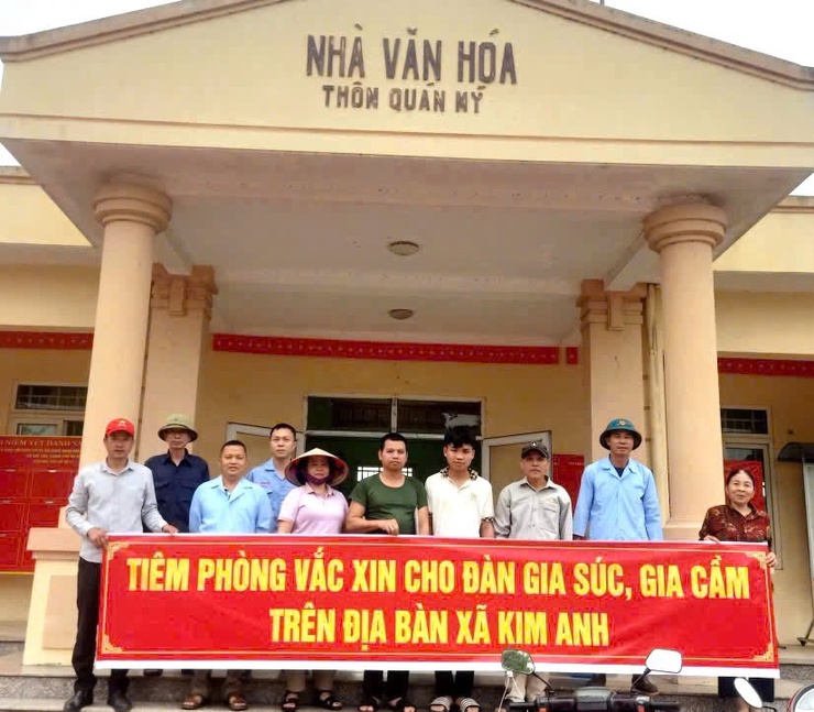 XÃ KIM ANH THỰC HIỆN TIÊM PHÒNG DỊCH BỆNH CHO ĐÀN GIA SÚC, GIA CẦM- Ảnh 1.