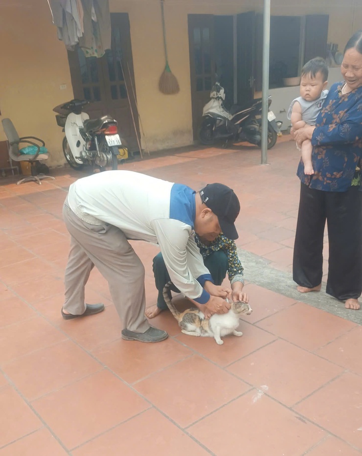 XÃ KIM ANH THỰC HIỆN TIÊM PHÒNG DỊCH BỆNH CHO ĐÀN GIA SÚC, GIA CẦM- Ảnh 2.