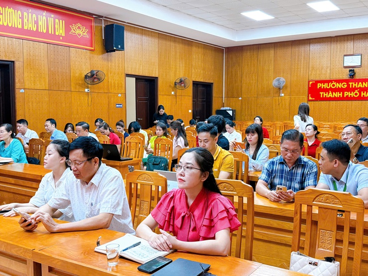 Thanh Liệt: Tập huấn sử dụng không gian làm việc số “HanoiWork” cho cán bộ, công chức, viên chức- Ảnh 1.