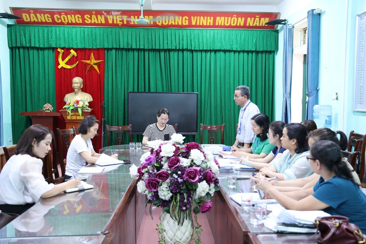 Kiểm tra đột xuất công tác bảo đảm an toàn thực phẩm tại bếp ăn bán trú Trường Tiểu học Trung Hòa và Trường Tiểu học Trường Yên- Ảnh 6.