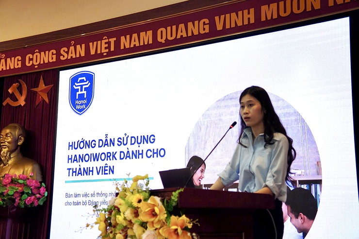 Phường Phú Thượng đẩy mạnh ứng dụng HanoiWork trong chuyển đổi số, nâng cao hiệu quả điều hành- Ảnh 2.