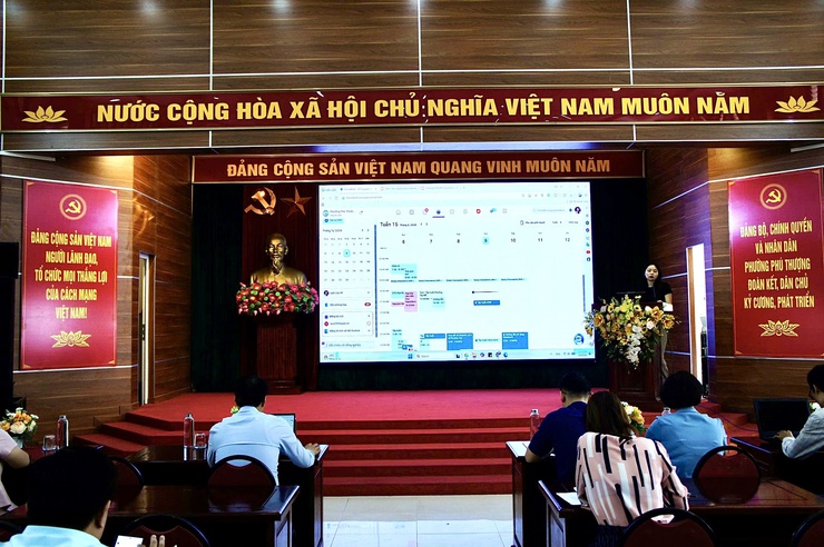 Phường Phú Thượng đẩy mạnh ứng dụng HanoiWork trong chuyển đổi số, nâng cao hiệu quả điều hành- Ảnh 3.