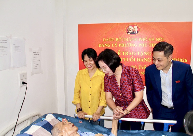 Dấu ấn 70 năm tuổi Đảng của đồng chí Trần Nhâm – Niềm tự hào của Đảng bộ phường Phú Thượng- Ảnh 1.