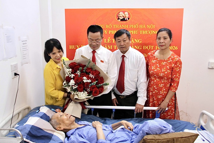 Dấu ấn 70 năm tuổi Đảng của đồng chí Trần Nhâm – Niềm tự hào của Đảng bộ phường Phú Thượng- Ảnh 4.