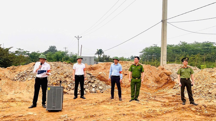 Phúc Thọ thực hiện cưỡng chế kiểm đếm bắt buộc phục vụ Dự án xây dựng HTKT đấu giá khu Lộc Xăm, xã Tích Giang- Ảnh 3.