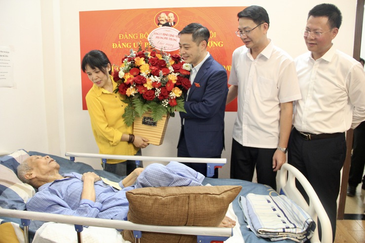 Dấu ấn 70 năm tuổi Đảng của đồng chí Trần Nhâm – Niềm tự hào của Đảng bộ phường Phú Thượng- Ảnh 3.