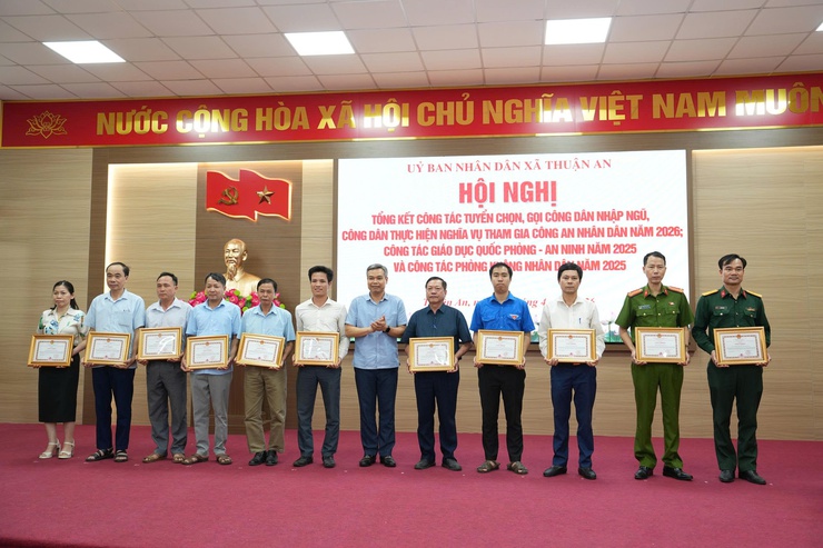 Xã Thuận An tổng kết công tác tuyển chọn, gọi công dân nhập ngũ, công dân thực hiện nghĩa vụ tham gia công an nhân dân năm 2026; công tác giáo dục quốc phòng- an ninh năm 2025 và công tác phòng không nhân dân năm 2025- Ảnh 7.