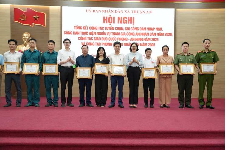 Xã Thuận An tổng kết công tác tuyển chọn, gọi công dân nhập ngũ, công dân thực hiện nghĩa vụ tham gia công an nhân dân năm 2026; công tác giáo dục quốc phòng- an ninh năm 2025 và công tác phòng không nhân dân năm 2025- Ảnh 9.