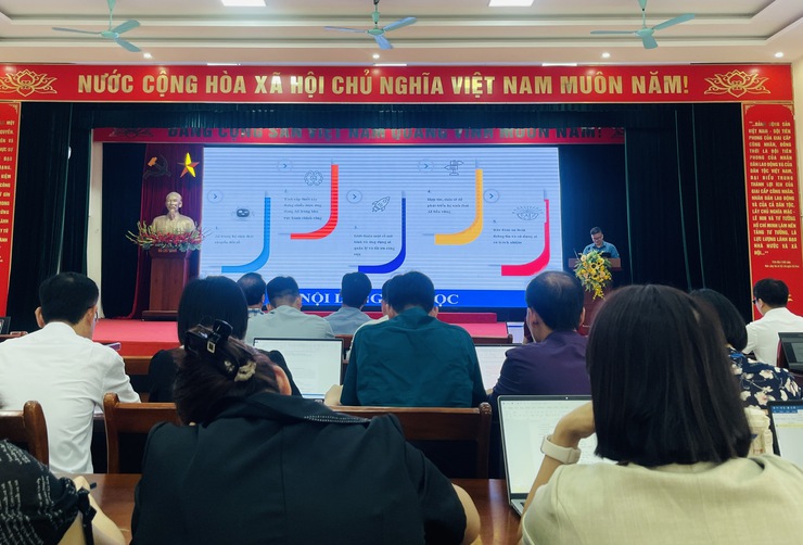 Hội nghị tập huấn nâng cao kỹ năng số và ứng dụng trí tuệ nhân tạo AI trong hoạt động công vụ phục vụ chuyển đổi số và cải cách hành chính xã Thiên Lộc năm 2026- Ảnh 7.