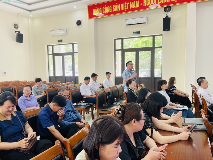 Hội nghị tập huấn nâng cao kỹ năng số và ứng dụng trí tuệ nhân tạo AI trong hoạt động công vụ phục vụ chuyển đổi số và cải cách hành chính xã Thiên Lộc năm 2026- Ảnh 6.