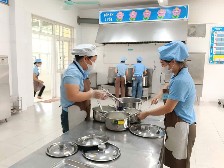 KIỂM TRA AN TOÀN THỰC PHẨM TẠI TRƯỜNG TIỂU HỌC MINH ĐỨC, HÒA LÂM VÀ MẦM NON HÒA LÂM.- Ảnh 2.