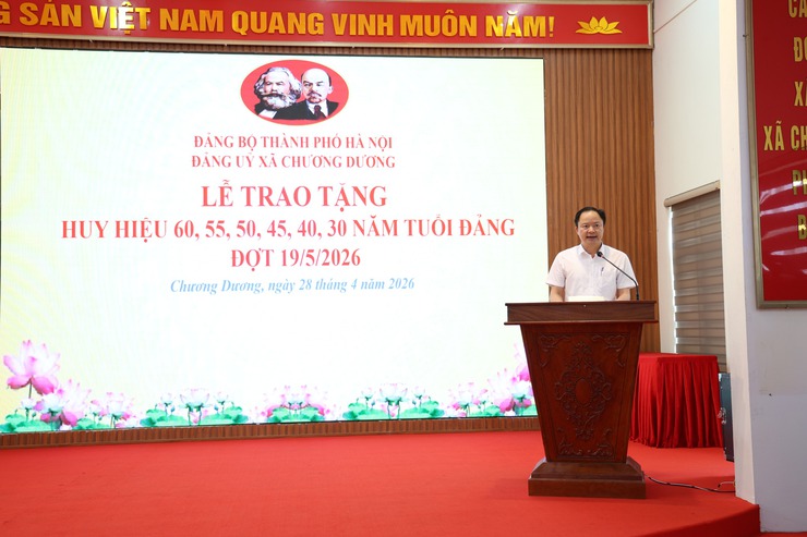 Đảng ủy xã Chương Dương tổ chức trao huy hiệu Đảng đợt 19/5 và giao ban công tác tháng 4- Ảnh 2.