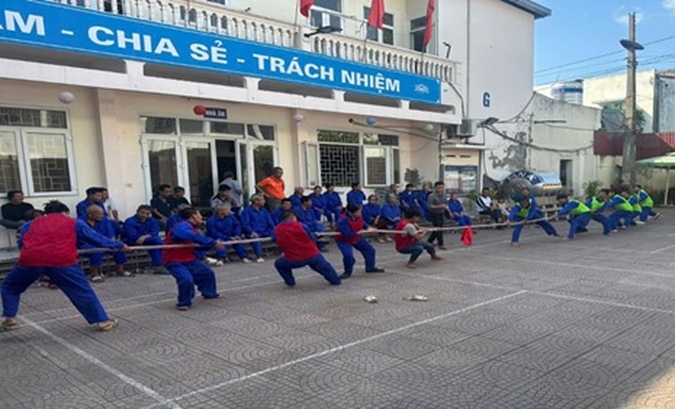Sôi nổi các hoạt động kỷ niệm Giải phóng miền Nam 30/4 và ngày Quốc tế lao động 01/5- Ảnh 1.