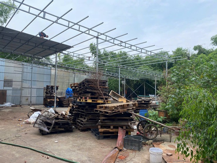 Người dân tự tháo dỡ công trình vi phạm trên đất nông nghiệp - Ảnh 1.
