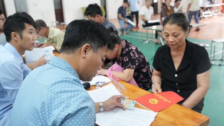 Xã Dương Hoà tiếp tục chi trả tiền bồi thường giải phóng mặt bằng Dự án thành phần 1 - Depot Sơn Đồng- Ảnh 3.