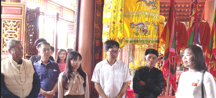 ĐOÀN HỘI ĐỒNG THỦ CÔNG THẾ GIỚI THĂM QUAN LÀNG NGHỀ MAY ÁO DÀI TRUYỀN THỐNG TRẠCH XÁ- Ảnh 3.