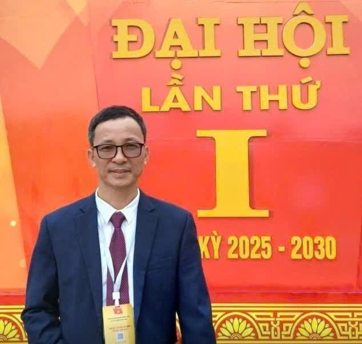 Ấn tượng Bí thư Chi bộ Nhật Tân tại chung khảo Hội thi Báo cáo viên giỏi phường Tây Hồ năm 2026- Ảnh 1.