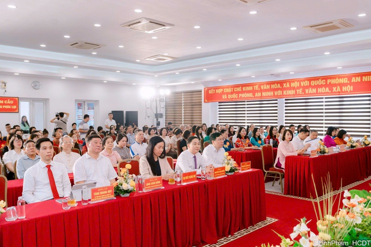Chung khảo Hội thi báo cáo viên, tuyên truyền viên giỏi phường Phúc Lợi năm 2026- Ảnh 1.