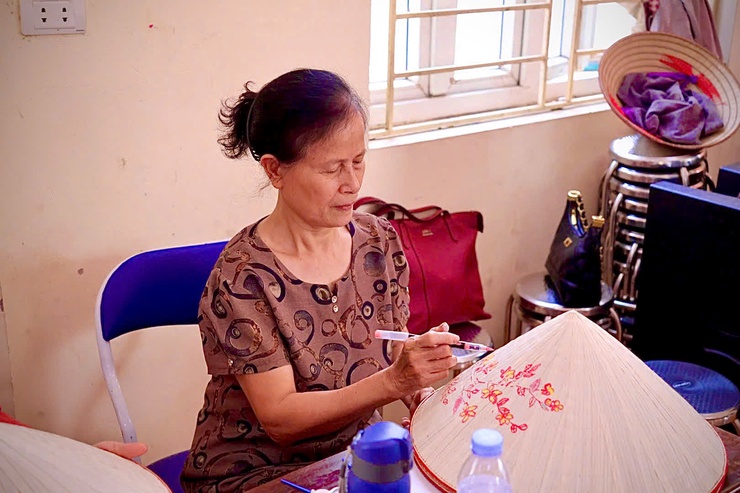  Làng nón Tri Lễ: bảo tồn và lan tỏa các giá trị văn hóa truyền thống- Ảnh 4.