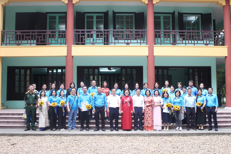Công đoàn phường Long Biên tổ chức Lễ báo công và vinh danh 14 cá nhân xuất sắc tại Khu di tích K9 Đá Chông- Ảnh 5.