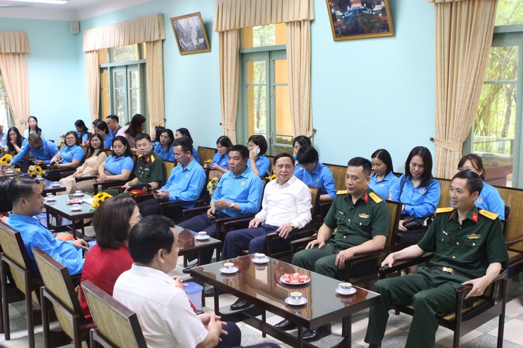 Công đoàn phường Long Biên tổ chức Lễ báo công và vinh danh 14 cá nhân xuất sắc tại Khu di tích K9 Đá Chông- Ảnh 2.