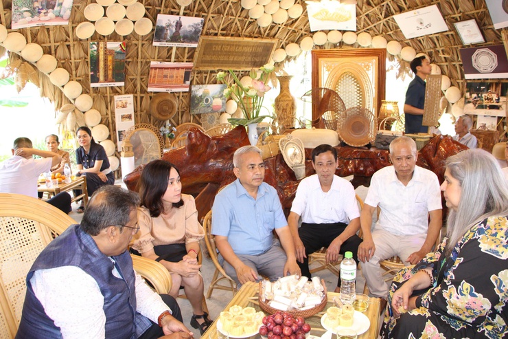 Phú Nghĩa: Làng nghề mây tre đan Phú Vinh đón đoàn Hội đồng Thủ công Thế Giới tới thăm và làm việc- Ảnh 21.