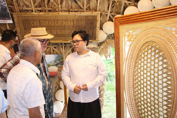 Phú Nghĩa: Làng nghề mây tre đan Phú Vinh đón đoàn Hội đồng Thủ công Thế Giới tới thăm và làm việc- Ảnh 18.