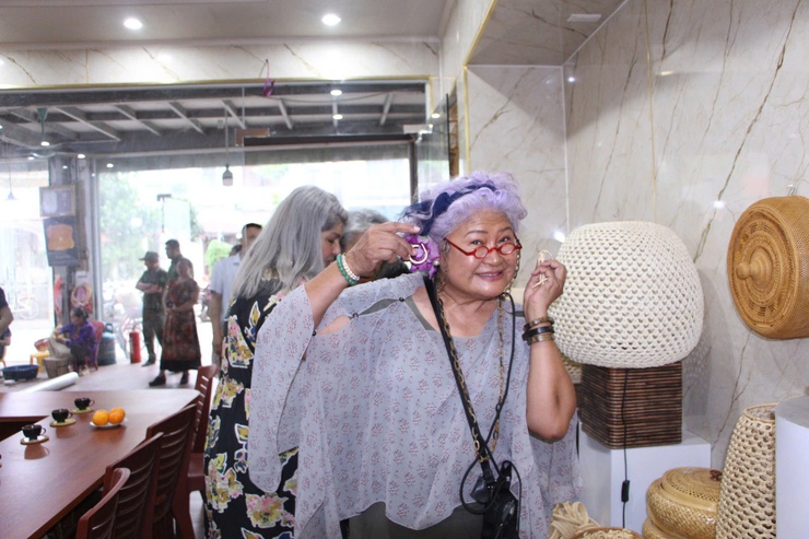Phú Nghĩa: Làng nghề mây tre đan Phú Vinh đón đoàn Hội đồng Thủ công Thế Giới tới thăm và làm việc- Ảnh 4.