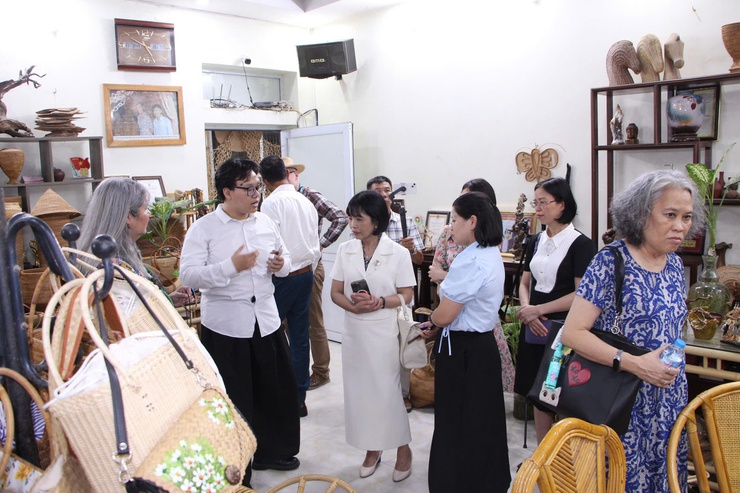 Phú Nghĩa: Làng nghề mây tre đan Phú Vinh đón đoàn Hội đồng Thủ công Thế Giới tới thăm và làm việc- Ảnh 6.