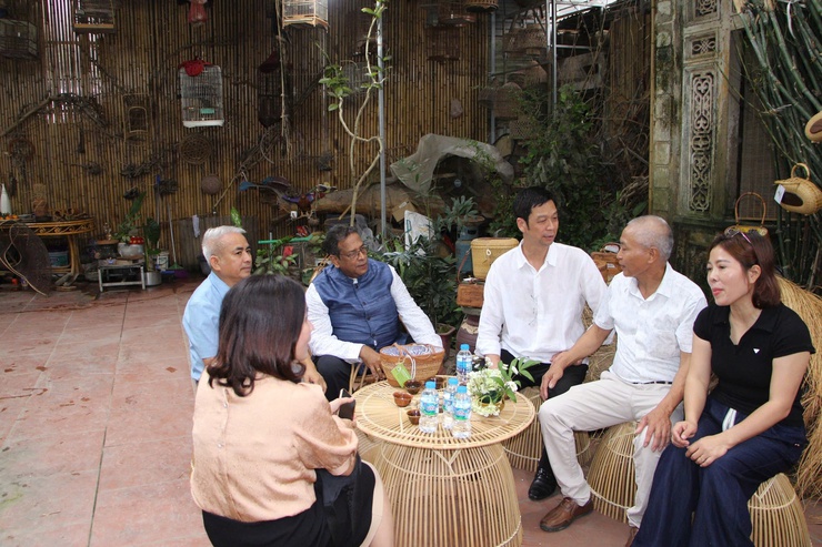 Phú Nghĩa: Làng nghề mây tre đan Phú Vinh đón đoàn Hội đồng Thủ công Thế Giới tới thăm và làm việc- Ảnh 12.