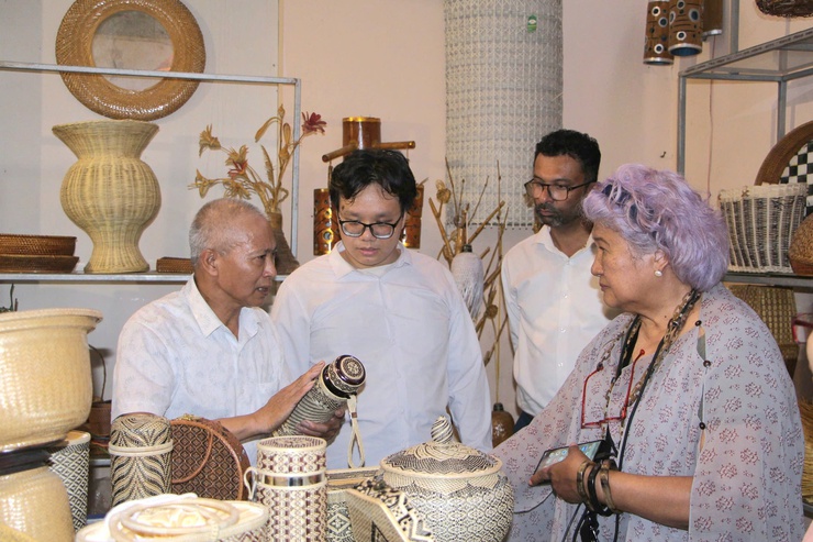 Phú Nghĩa: Làng nghề mây tre đan Phú Vinh đón đoàn Hội đồng Thủ công Thế Giới tới thăm và làm việc- Ảnh 17.
