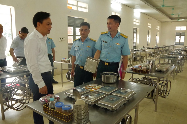 ĐOÀN LÃNH ĐẠO XÃ TAM HƯNG THĂM, ĐỘNG VIÊN CHIẾN SĨ MỚI HUẤN LUYỆN TẠI TIỂU ĐOÀN 31, LỮ ĐOÀN CÔNG BINH 28- Ảnh 9.
