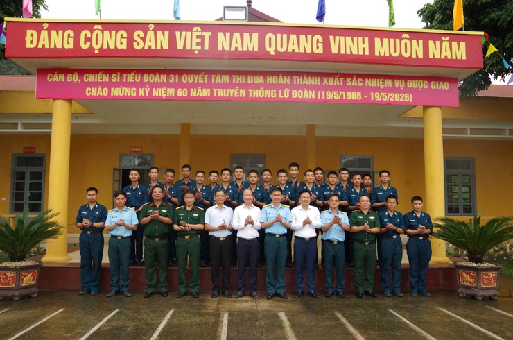 ĐOÀN LÃNH ĐẠO XÃ TAM HƯNG THĂM, ĐỘNG VIÊN CHIẾN SĨ MỚI HUẤN LUYỆN TẠI TIỂU ĐOÀN 31, LỮ ĐOÀN CÔNG BINH 28- Ảnh 1.