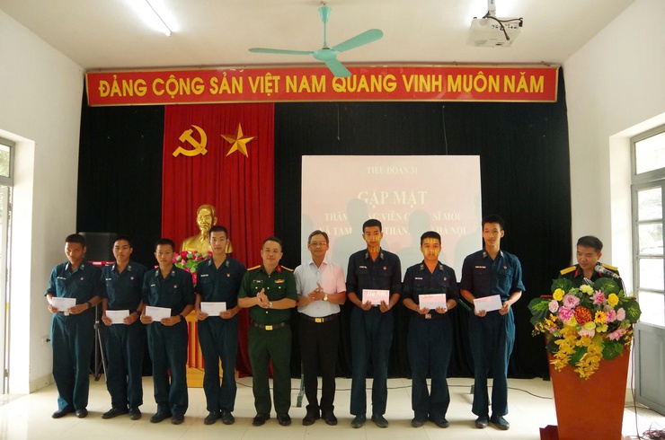 ĐOÀN LÃNH ĐẠO XÃ TAM HƯNG THĂM, ĐỘNG VIÊN CHIẾN SĨ MỚI HUẤN LUYỆN TẠI TIỂU ĐOÀN 31, LỮ ĐOÀN CÔNG BINH 28- Ảnh 7.