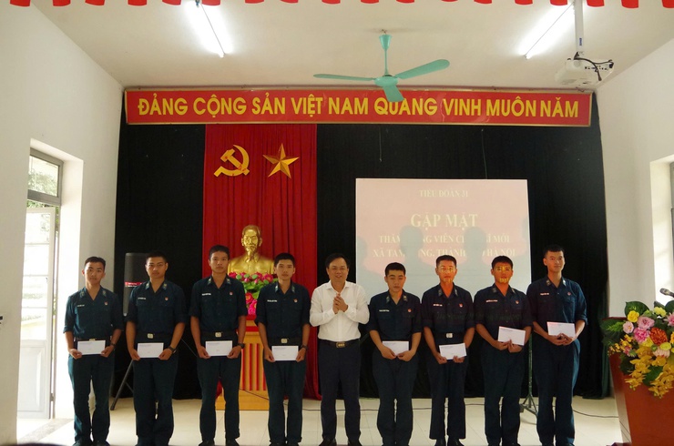 ĐOÀN LÃNH ĐẠO XÃ TAM HƯNG THĂM, ĐỘNG VIÊN CHIẾN SĨ MỚI HUẤN LUYỆN TẠI TIỂU ĐOÀN 31, LỮ ĐOÀN CÔNG BINH 28- Ảnh 5.