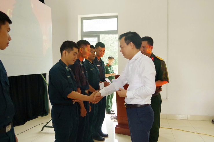 ĐOÀN LÃNH ĐẠO XÃ TAM HƯNG THĂM, ĐỘNG VIÊN CHIẾN SĨ MỚI HUẤN LUYỆN TẠI TIỂU ĐOÀN 31, LỮ ĐOÀN CÔNG BINH 28- Ảnh 4.