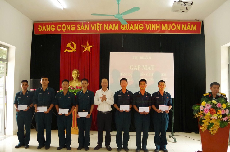 ĐOÀN LÃNH ĐẠO XÃ TAM HƯNG THĂM, ĐỘNG VIÊN CHIẾN SĨ MỚI HUẤN LUYỆN TẠI TIỂU ĐOÀN 31, LỮ ĐOÀN CÔNG BINH 28- Ảnh 6.