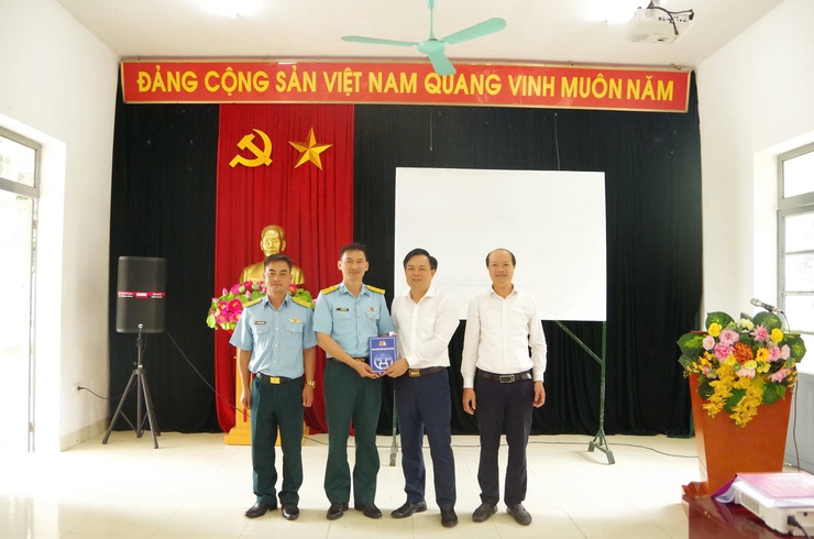 ĐOÀN LÃNH ĐẠO XÃ TAM HƯNG THĂM, ĐỘNG VIÊN CHIẾN SĨ MỚI HUẤN LUYỆN TẠI TIỂU ĐOÀN 31, LỮ ĐOÀN CÔNG BINH 28- Ảnh 8.