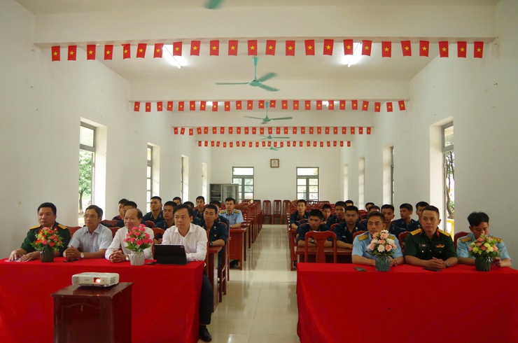 ĐOÀN LÃNH ĐẠO XÃ TAM HƯNG THĂM, ĐỘNG VIÊN CHIẾN SĨ MỚI HUẤN LUYỆN TẠI TIỂU ĐOÀN 31, LỮ ĐOÀN CÔNG BINH 28- Ảnh 3.