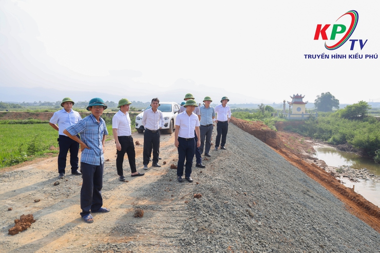 Xã Kiều Phú kiểm tra tiến độ các công trình và vị trí trọng yếu phục vụ công tác phòng, chống thiên tai năm 2026- Ảnh 3.