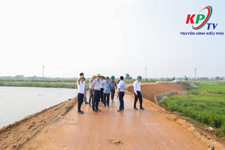 Xã Kiều Phú kiểm tra tiến độ các công trình và vị trí trọng yếu phục vụ công tác phòng, chống thiên tai năm 2026- Ảnh 6.